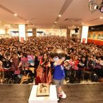 倉木麻衣が誕生日にリリースイベント開催！コナンくんも駆けつけて会場一体のサプライズお祝いに感動の涙！