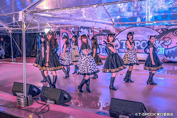 乃木坂46三期生が「T-SPOOK」の大トリに登場！ イヌ派ネコ派でダルメシアン＆黒猫のコスプレに扮し会場をメロメロに？