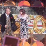 笑福亭鶴瓶がemmaと共に『ViVi Night』で人生初ランウェイ！「パワースポットやで、ここ」