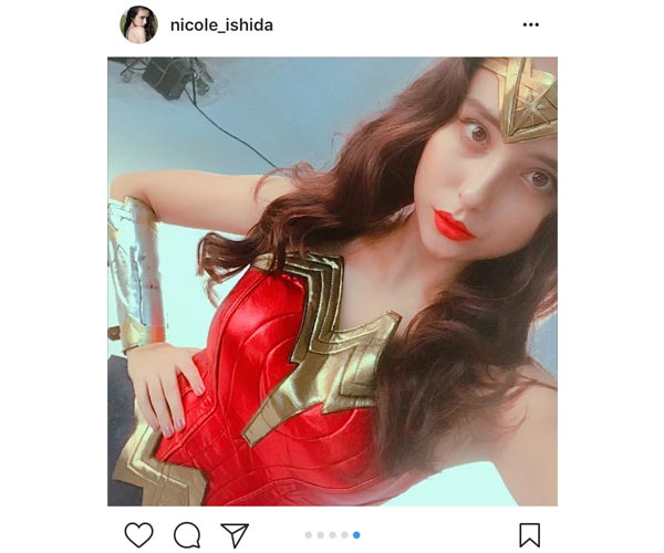 石田ニコルのレベルが高すぎるワンダーウーマンのコスプレ姿に絶賛の声！
