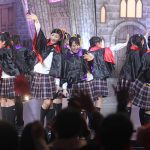 【写真特集】さくら学院がキュートなハロウィン仕様の制服衣装で元気いっぱいのライブパフォーマンス！