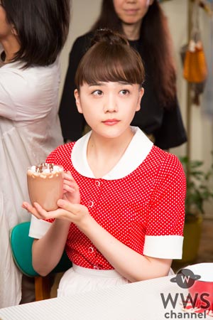 土屋太鳳、松井愛莉、広瀬すずが『ガーナミルクチョコレート』新CMでハイテンションでアップテンポなダンスを披露！