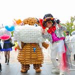 【写真特集】来場者がT-SPOOK2017で個性的なハロウィン仮装姿でパレードを盛り上げる！SEXYなゾンビから囚人やドナルドまで多彩なキャラクターに扮する！