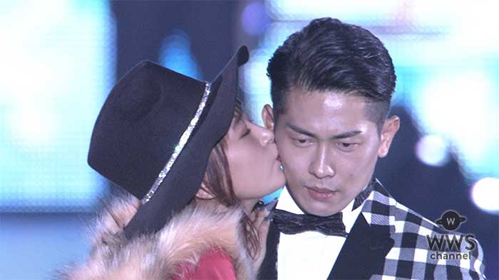 【動画】ジャングルポケット 太田博久、近藤千尋夫婦がランウェイでキス！