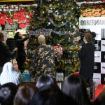 DOBERMAN INFINITYがドン・キホーテ中目黒本店で点灯式を開催！『あのキミ今僕ツリー』を初お披露目！