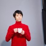 羽生結弦がエプロン姿でオリジナルホットチョコレートづくりに挑戦！「ほっとします・・・ホットチョコだけに（笑）」