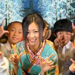 【動画】倉木麻衣が着物姿で羽田空港点灯式を盛り上げる！地元の小学生達とコラボのステージも