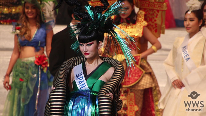 【動画】世界からミスが勢揃い！華やかな民族衣装でランウェイを盛り上げる！