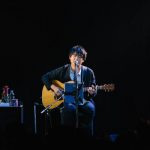 【ライブレポート】尾崎裕哉、ワンマン弾き語りツアーでヒット曲『Glory Days』ほかカバー含む全20曲熱唱！若旦那もゲスト出演！