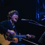【ライブレポート】尾崎裕哉、ワンマン弾き語りツアーでヒット曲『Glory Days』ほかカバー含む全20曲熱唱！若旦那もゲスト出演！