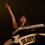 【ライブレポート】SILENT SIRENすぅがCOUNTDOWN JAPAN 17/18でバースデー迎える！今年リリース『ジャストミート』など計7曲をポップに披露！