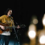 【ライブレポート】尾崎裕哉、ワンマン弾き語りツアーでヒット曲『Glory Days』ほかカバー含む全20曲熱唱！若旦那もゲスト出演！