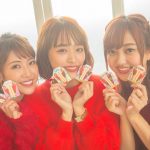 菊地亜美、近藤千尋、舟山久美子（くみっきー）の仲良し3人組が『御守年賀』を作成！菊地の渾身の変顔がプリントされた『変顔魔除け御守』も！？