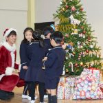 竹内涼真がサンタクロース姿で幼稚園にサプライズ登場！今年のクリスマスの予定は「仕事です」