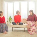 菊地亜美、近藤千尋、舟山久美子（くみっきー）の仲良し3人組が『御守年賀』を作成！菊地の渾身の変顔がプリントされた『変顔魔除け御守』も！？