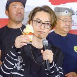 USA、TETSUYA、ShizukaとDANCE EARTH PARTYの3人が『ふるさと祭り東京2018』のナビゲーターに勢揃い！ご当地食材の試食で満面の笑み！