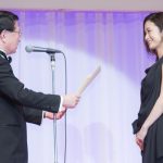 女優・上戸彩が第29回日本ジュエリーべストドレッサー賞表彰式に黒のシックなドレスコーデで登場！「今つけているジュエリーを娘がつけてくれたらいいな」