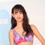 2018年三愛水着楽園イメージガール黒木麗奈が華やかな水着姿で登場！目標はモデルの菜々緒で今年のトレンド、リバーシブルブラで颯爽とランウェイ！
