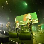 10-FEETがCOUNTDOWN JAPAN 17/18の2日目、EARTH STAGEのトリで登場! 東京スカパラとのコラボ含め、持ち時間を目一杯使って届けた曲数は、まさかの全12曲!