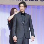 俳優・福士蒼汰が第29回日本ジュエリーべストドレッサー賞表彰式にネイビーブルーのタキシード姿で登場！「女性とジュエリーっていうのはすごく素敵(笑)」過去の体験談語る！