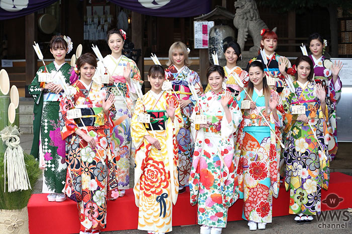 新生 E-girlsメンバー11人全員が艶やかな晴れ着姿で最新シングルヒット祈願！