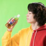 「ファンタ宣伝部長」菅田将暉が一人に二つの能力が宿った“ダブルマサキ”に変身「Wジャンプ」でテレポーテーション！新TVCM『ファンタ ゴールデンアップル &パワー ダブルマサキ』篇