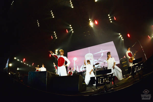【ライブレポート】氣志團「お前らにとってお年玉的存在」EARTH STAGEのトリで新年GIG！ COUNTDOWN JAPAN 17/18で『One Night Carnival』や他アーティスト風アレンジ曲も披露！