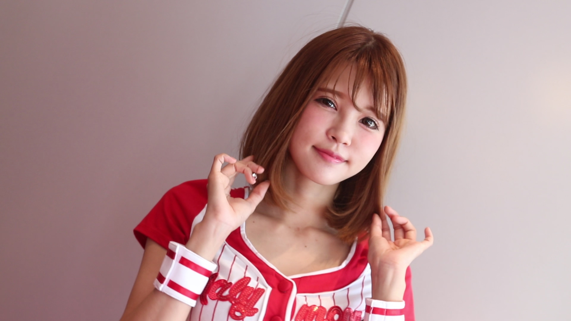 【動画】可愛すぎるコスプレイヤー・ かりん様からメッセージ！東京オートサロン2018に出演！