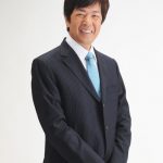 勇退に向けて歩み始めた安室奈美恵へ、“元テレビ通販のカリスマ”髙田明が、 最後のツアーグッズをあの声・あのテンポ・あの場所でご紹介!