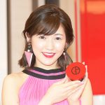 元AKB48・渡辺麻友がバレンタインデーに赤リップをつけてオトナの色気を披露！