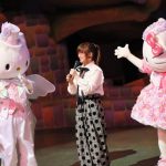 奥華子、サンリオピューロランドでキティちゃんとダニエルくんと初共演！配信限定シングル『願い』もリリース開始！