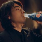 菅田将暉が失恋コメント！？遼河はるひ演じる大人な女性“桃子”に恋した「ファンタ宣伝部長」菅田将暉がフラれて涙。大人の恋は、甘くてほろ苦い。 新TVCM『大人のファンタ ピーチ　桃子に夢中』篇（15秒） 2018年2月20日（火）から全国で放映開始！