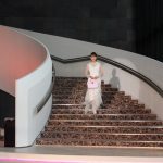 桐谷美玲が、 初披露となる“サクラ”をテーマにしたブルガリ日本限定バッグと、 新作のジュエリーを身にまとい華やかに登場!