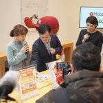 モー娘。OG・高橋愛が「楽天モバイル仙台駅前店」オープニングイベントに出席。「待ち時間も楽しめて素晴らしいお店」