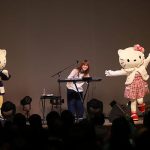 奥華子、サンリオピューロランドでキティちゃんとダニエルくんと初共演！配信限定シングル『願い』もリリース開始！