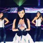 世界初！安室奈美恵の8KVR×スマホ×ミュージックビデオ配信開始！ハリセンボン近藤「すごい迫力！目の前で歌ってくれてる！」