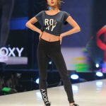 池田美優がカジュアルスポーティーコーデでヘルシーなヘソ出しファッションで登場！「自分の着たい服を着て楽しんで！！」