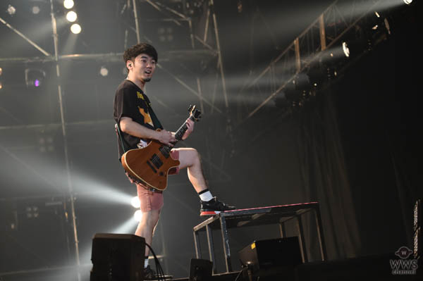 04 Limited SazabysがMASSIVE STAGEトップバッターで登場！4 人の新たな代表曲「Squall」など全10曲で2万人を超える来場者を魅了！＜ツタロックフェス2018＞