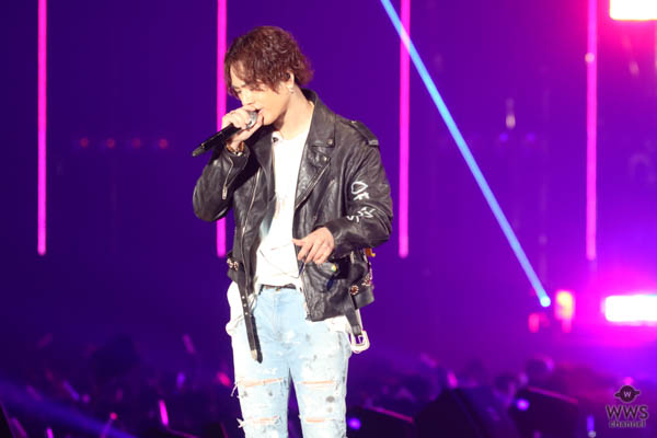 三代目JSB・登坂広臣がソロシンガーHIROOMI TOSAKAとしてTGCのライブステージに登場！＜東京ガールズコレクション2018 S/S＞