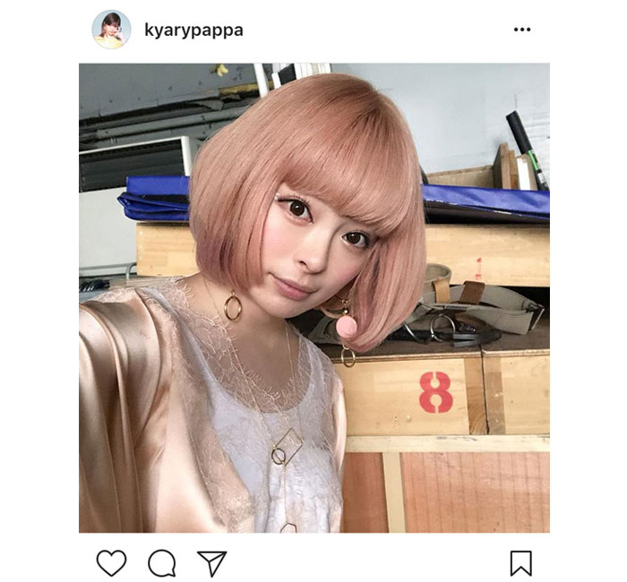 きゃりーぱみゅぱみゅが久々に明るい髪色に変身！ これこそ「ぱみゅぱみゅ感！」と大好評。