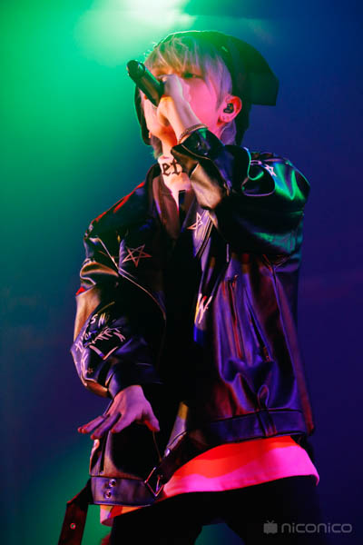 末吉秀太(AAA)がニコニコ超会議に登場！超音楽祭でダンサーを引き連れてクールなパフォーマンスを披露！