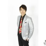 「KNOCK OUT SAKURA BURST」放送席のスペシャルゲストになんと古坂大魔王が登場！