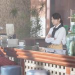 400 万ダウンロード突破！乃木坂 46 とホンキで恋するスマホゲーム 『乃木恋~坂道の下で、あの日僕は恋をした~』 セブン-イレブンとのコラボ・キャンペーン限定ショートムービー 「乃木恋カフェ ~セブン・ストーリーズ~」 5 月 1 日(火)9:00 より配信開始 乃木坂 46 のメンバー14 名がカフェを舞台に繰り広げるオムニバス形式の 7 つのストーリー 全 14 話が「セブンカフェ乃木恋くじ」に参加すると全国セブン-イレブンで観られる！