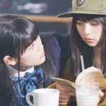 400 万ダウンロード突破！乃木坂 46 とホンキで恋するスマホゲーム 『乃木恋~坂道の下で、あの日僕は恋をした~』 セブン-イレブンとのコラボ・キャンペーン限定ショートムービー 「乃木恋カフェ ~セブン・ストーリーズ~」 5 月 1 日(火)9:00 より配信開始 乃木坂 46 のメンバー14 名がカフェを舞台に繰り広げるオムニバス形式の 7 つのストーリー 全 14 話が「セブンカフェ乃木恋くじ」に参加すると全国セブン-イレブンで観られる！