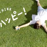 広瀬すずが芝生の上で、 巨大な『爽』に自身の似顔絵を書き込む！ロッテ「爽」新CM発表会