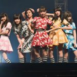 【ライブレポート】夢みるアドレセンス、ストリートファッションを着こなし東京ストリートコレクションで全力ダンス！『桜』の振り付けでキュートな旗揚げゲーム？！