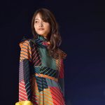 【動画】前田希美が肩出しファッション、安井レイはカラフルなワンピで登場！＜東京ストリートコレクション＞