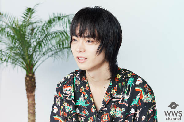 ブランドアンバサダーの「菅田将暉」と「小松菜奈」がアロハを着こなす新・夏ヴィジュアル解禁！