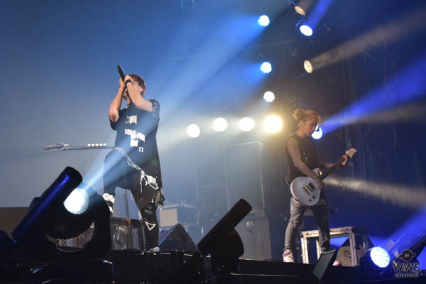SPYAIRが東京ストリートコレクションのライブステージに登場！
