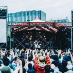 【ライブレポート】SCOOBIE DOが野外フェス「人間交差点2018」に初参戦! RHYMESTERとのコラボに、話題の「ダチーチーチー」でも大盛り上がり!